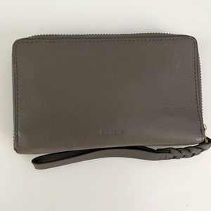 Grey fossil wallet/wristlet